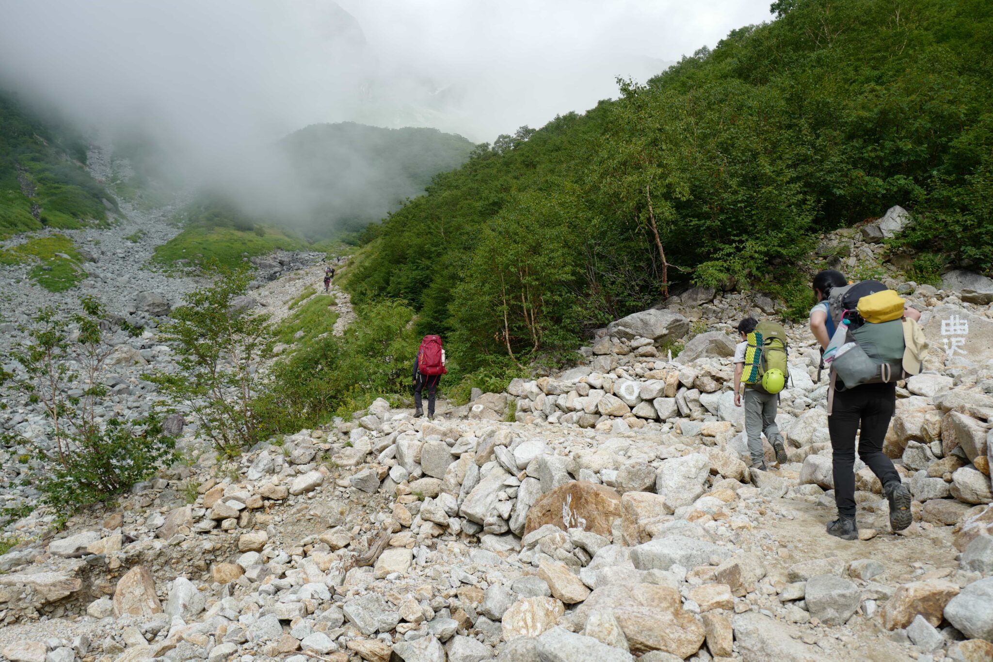 Hiking from Kamikōchi (上高地) to Mt. Yarigatake (槍ヶ岳) ascending via Yokoo ...