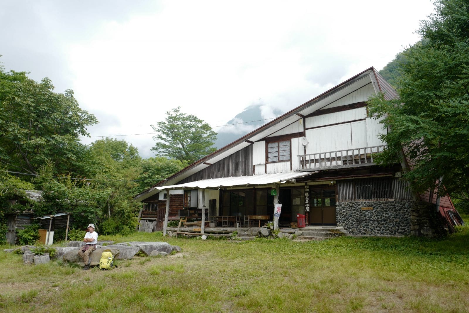 Hiking from Kamikōchi (上高地) to Mt. Yarigatake (槍ヶ岳) ascending via Yokoo ...