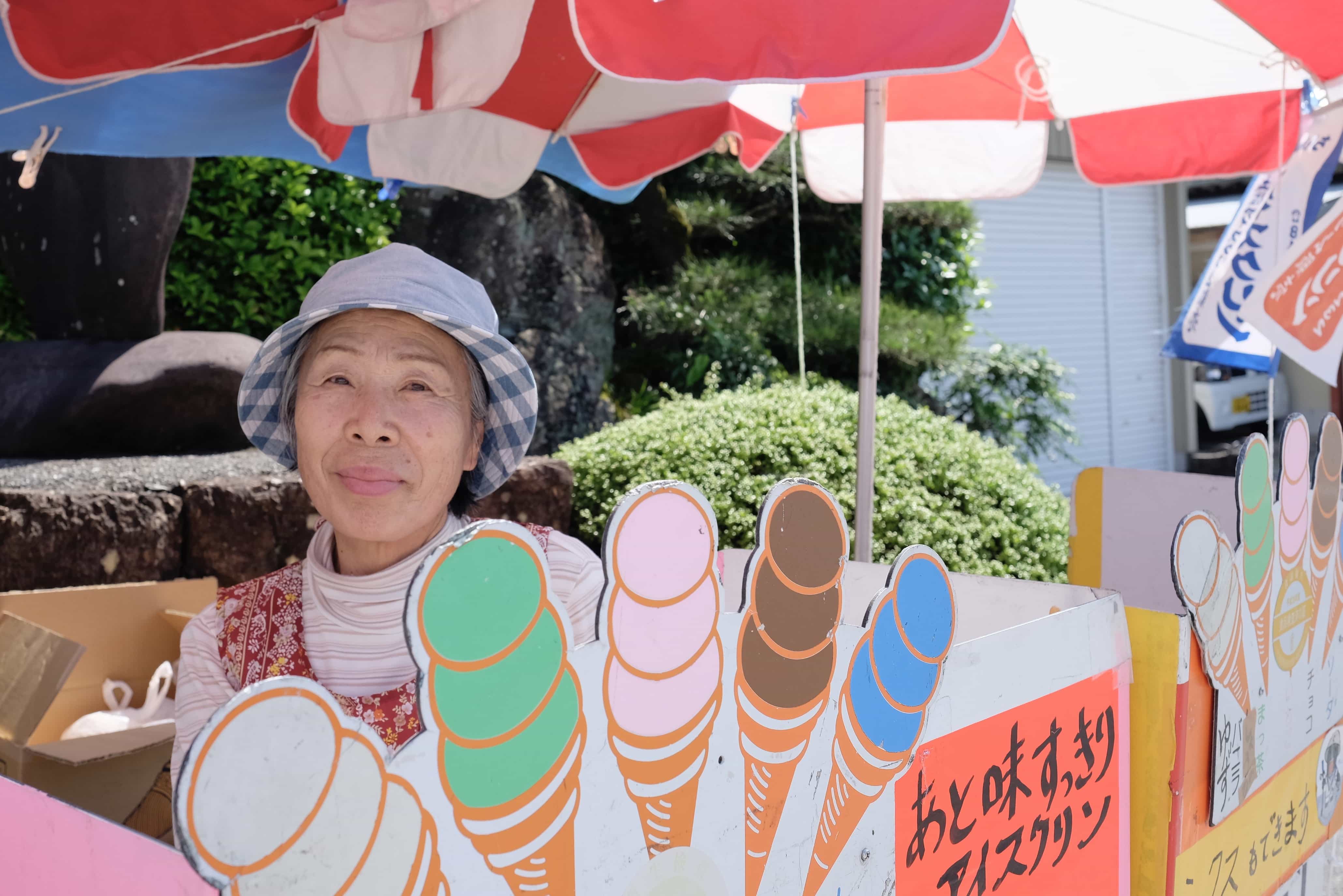 Tanema-ji ice cream lady