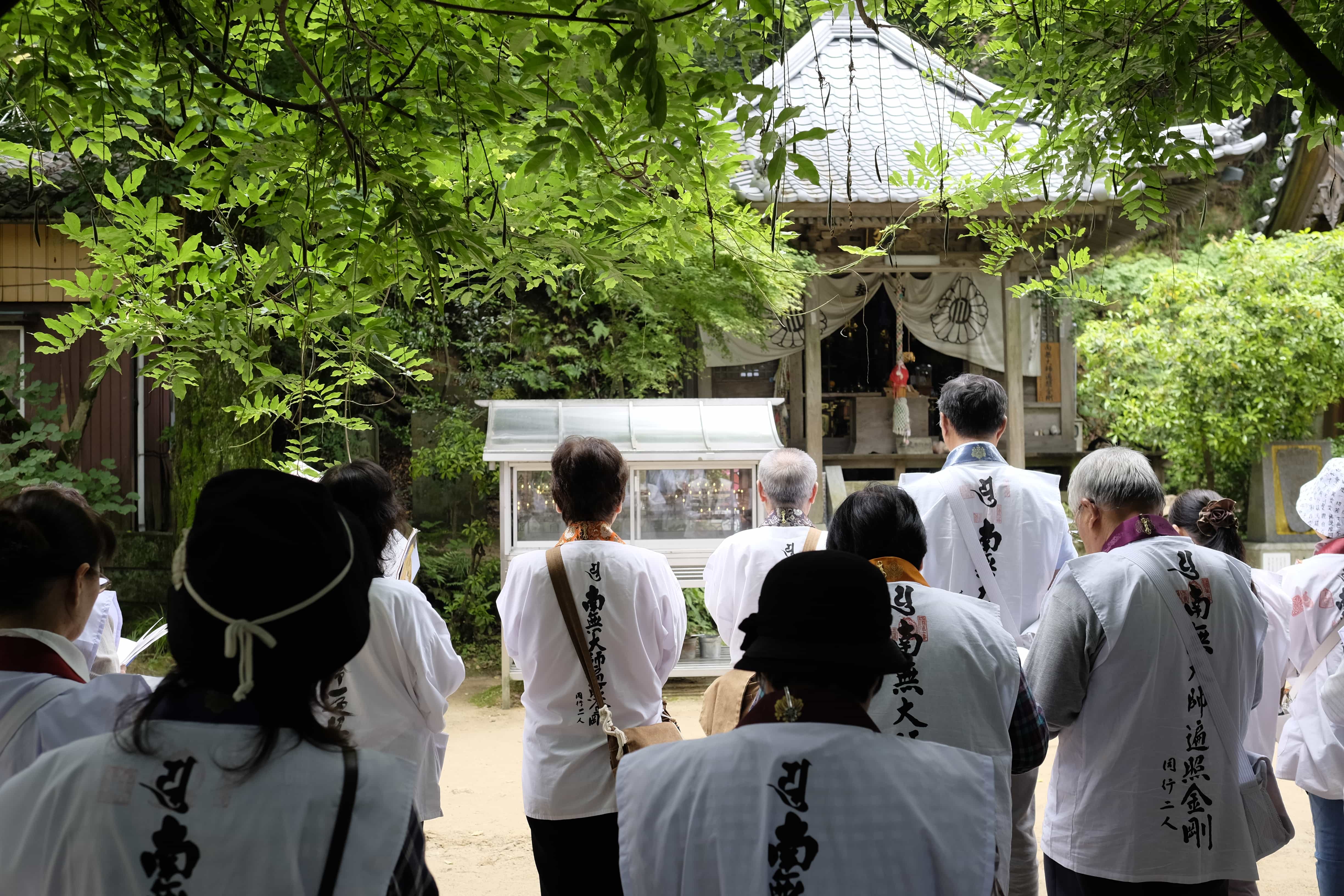 Pilgrims at Senyū-ji